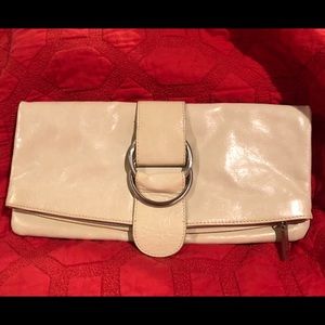 HOBO Audrey cream clutch